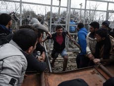 Refugees break through Macedonia fence with home made battering ram