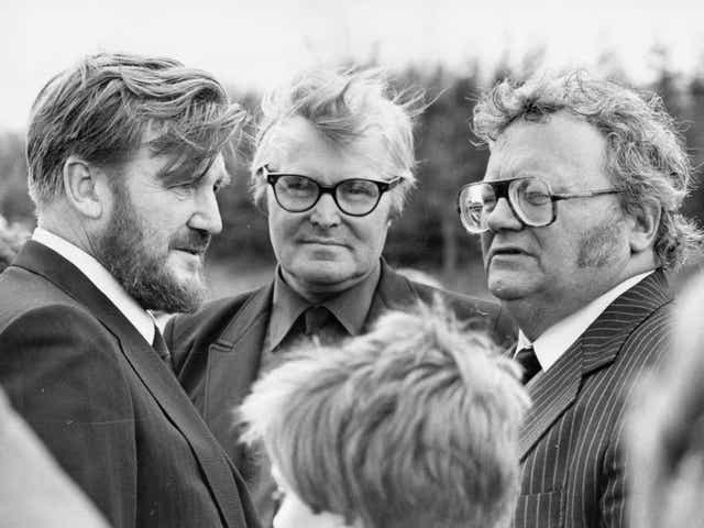 White, centre, in 1976 with the actor Donald Houston, left, and Harry Secombe at the funeral of the actor Stanley Baker