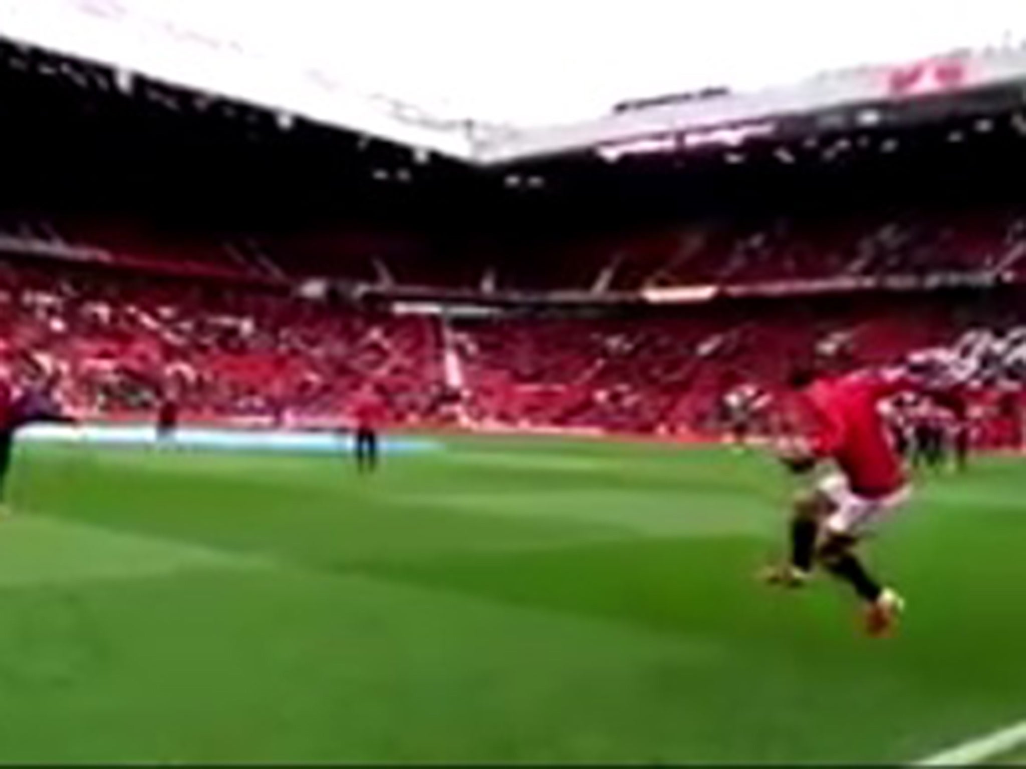Memphis Depay pulls off an outstanding trick before kick off on Sunday