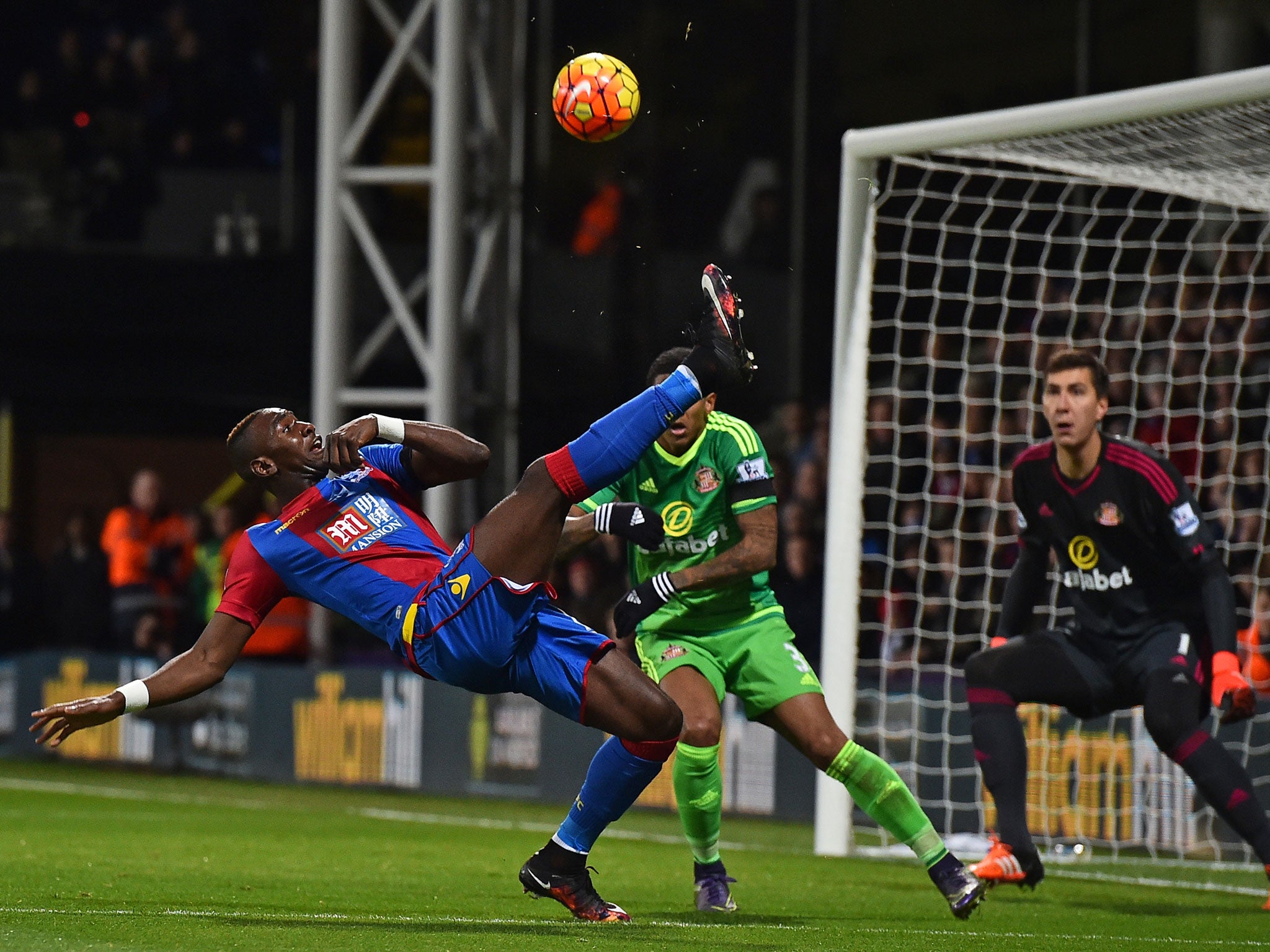 Yannick Bolasie attempts an overhead kick against Sunderland earlier this season