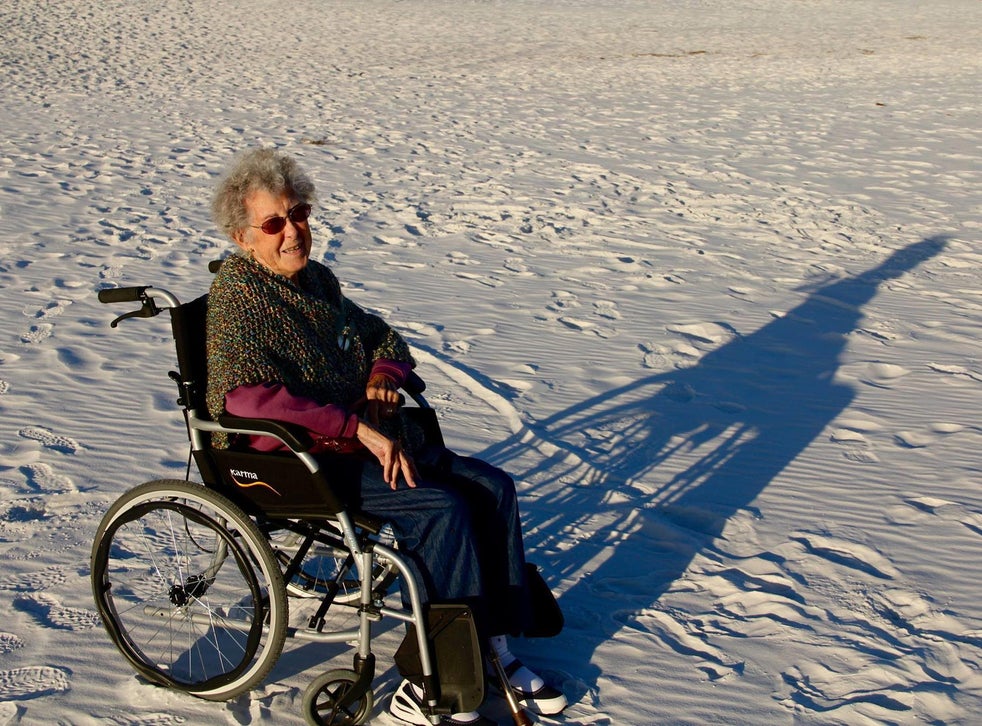 90 Year Old Woman Chooses Road Trip Over Cancer Treatment The Independent The Independent