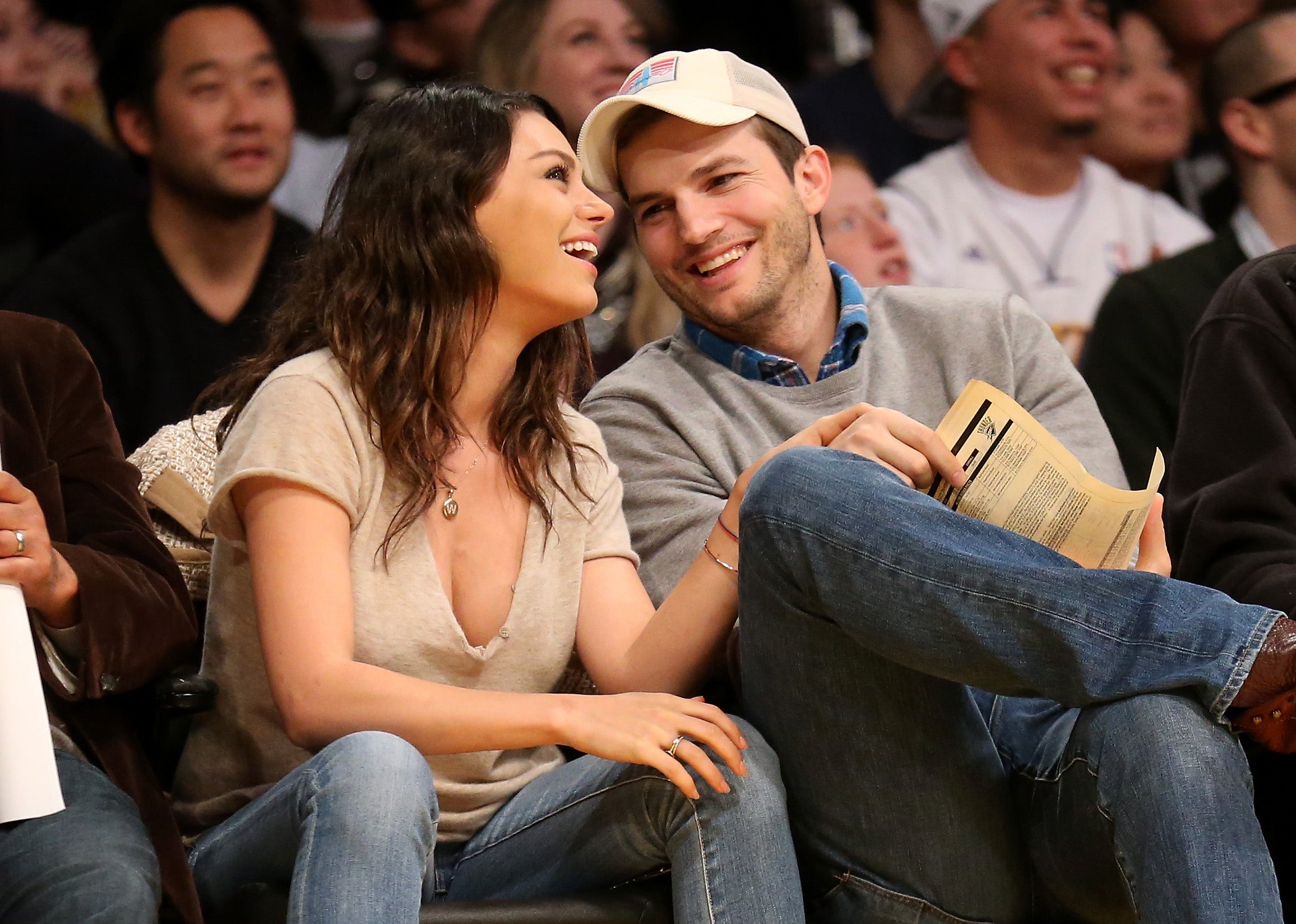 Kutcher and Kunis at a basketball game in 2014