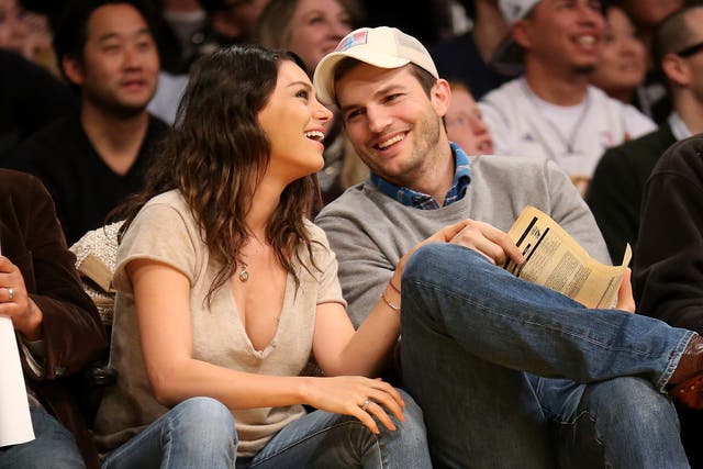 Kutcher and Kunis at a basketball game in 2014