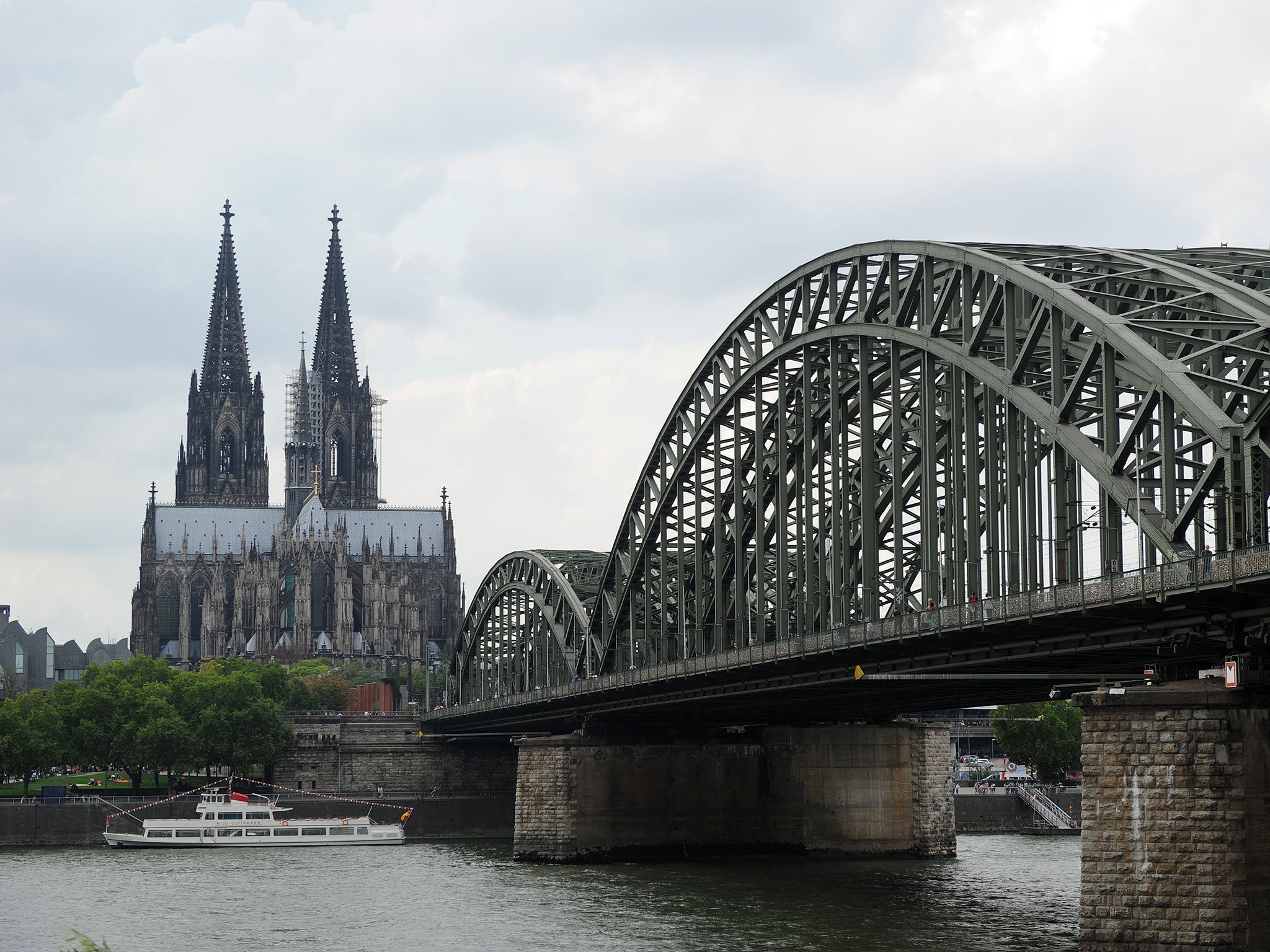 Cologne’s cathedral and Hohenzollern Bridge: best seen alone