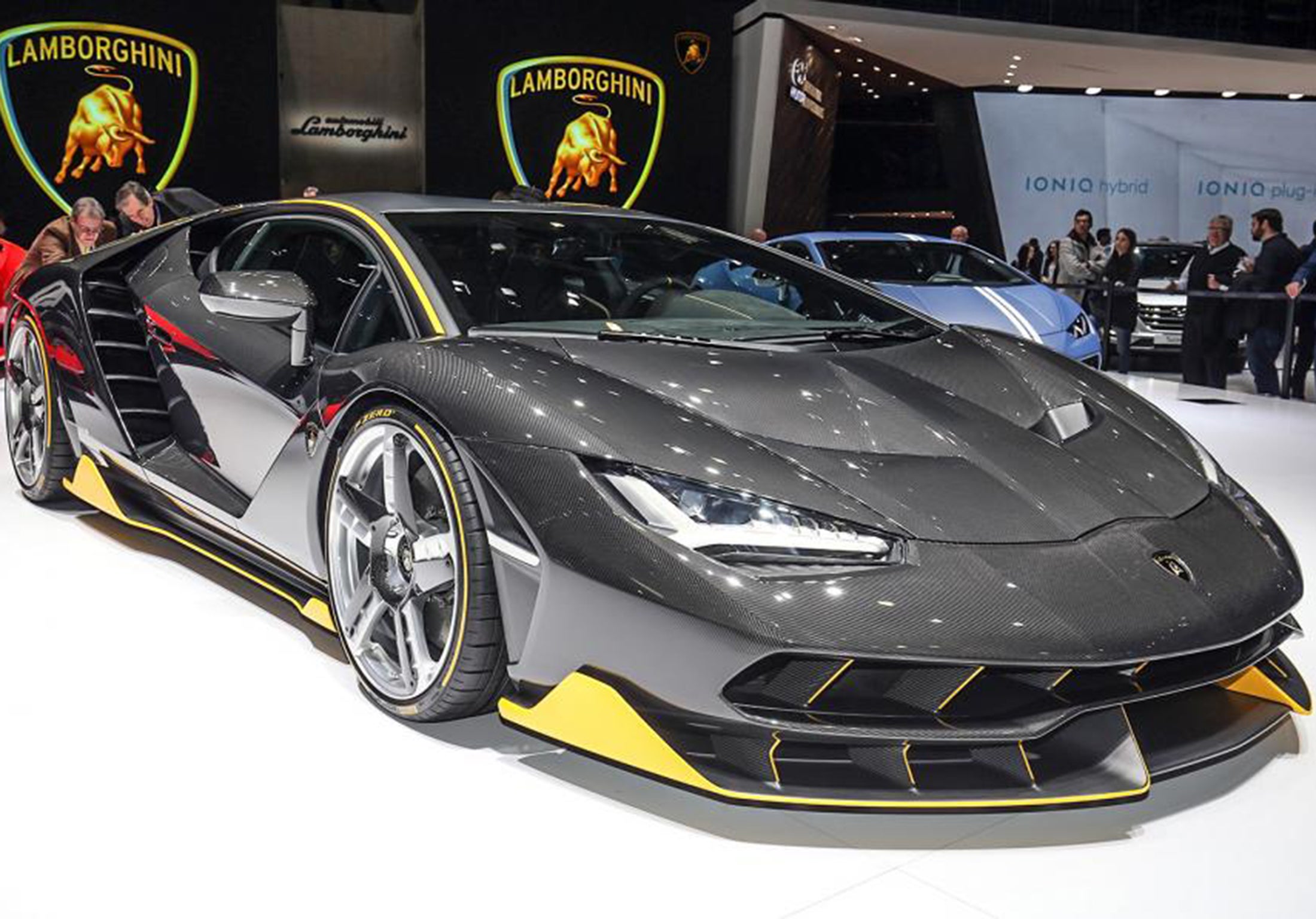 Centenario: Lamborghini launches its most powerful ever ...