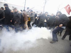 Zaman protests: Female reporter tear gassed on Periscope