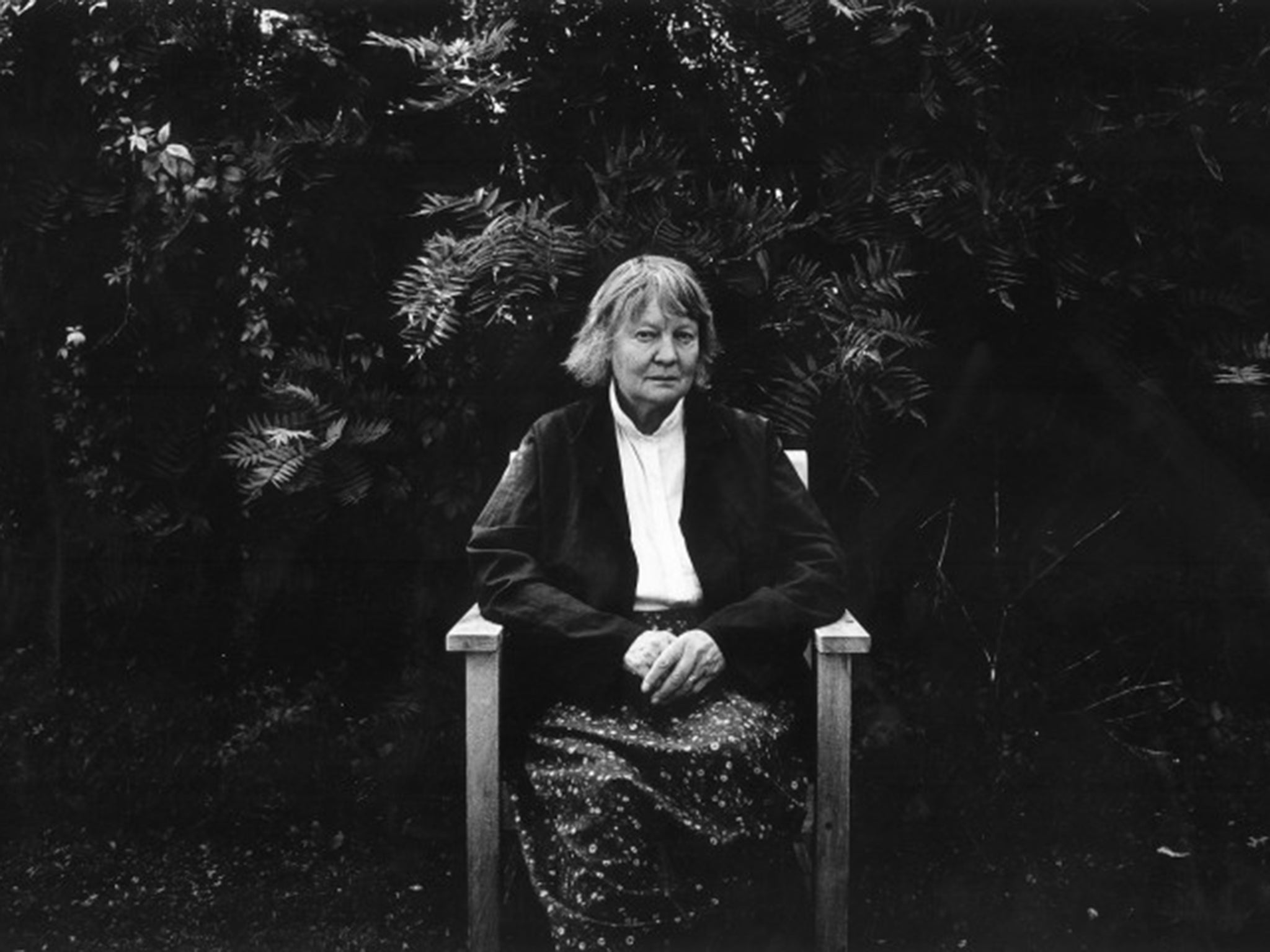 Iris Murdoch wrote novels about the only things that matter – love, goodness and how to be happy without hurting others