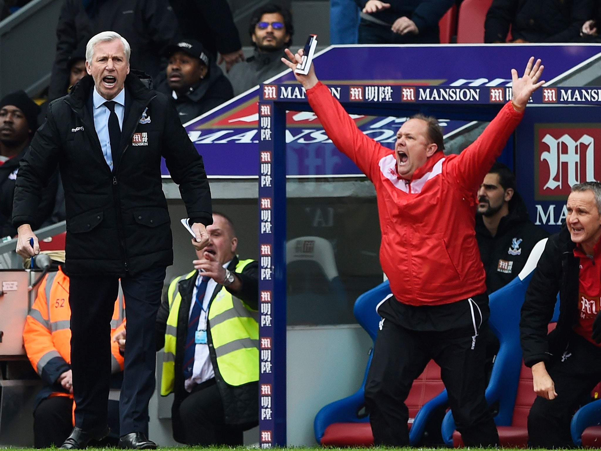 Alan Pardew reacts on the sideline during Crystal Palace's 2-1 loss to Liverpool