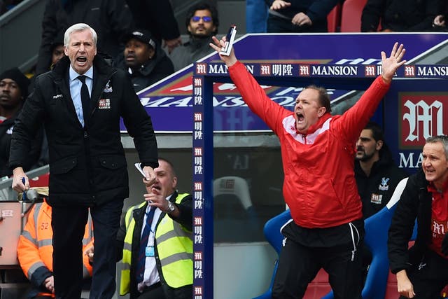Alan Pardew reacts on the sideline during Crystal Palace's 2-1 loss to Liverpool