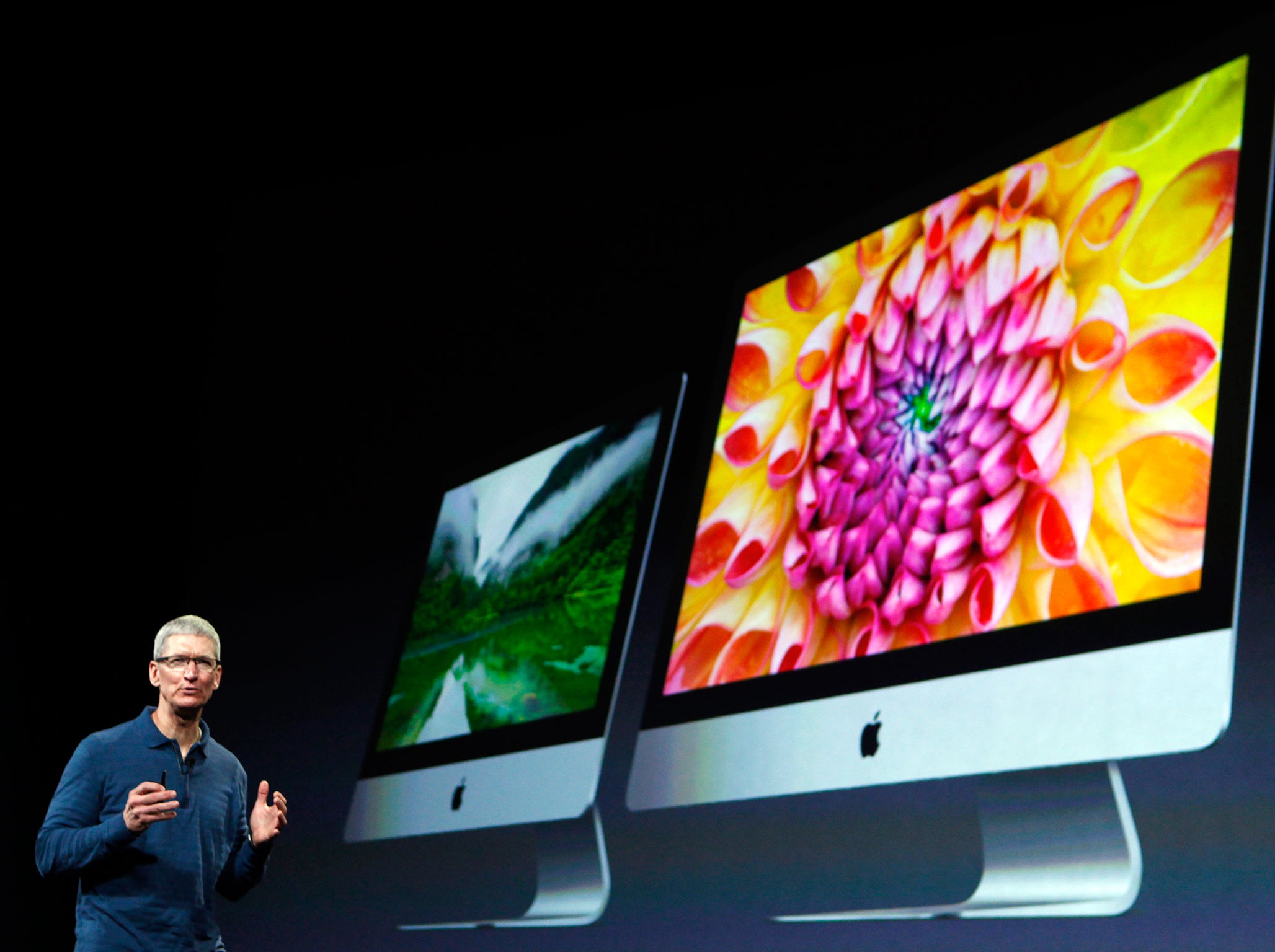 2012Apple CEO Tim Cook describes new models of the iMac desktop computers during an Apple event in San Jose, California October 23, 2012