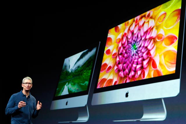 2012Apple CEO Tim Cook describes new models of the iMac desktop computers during an Apple event in San Jose, California October 23, 2012