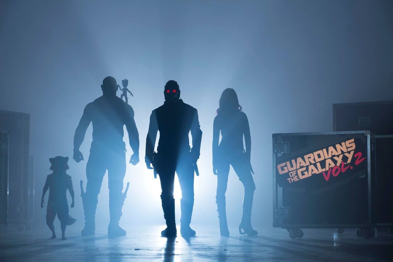  Guardians of the Galaxy Vol. 2 : Chris Pratt, Bradley Cooper,  Vin Diesel, Pom Klementieff, ZoÃ« Saldana, Dave Bautista, Michael Rooker,  Karen Gillan, Elizabeth Debicki, Chris Sullivan, Sean Gunn, Sylvester  Stallone