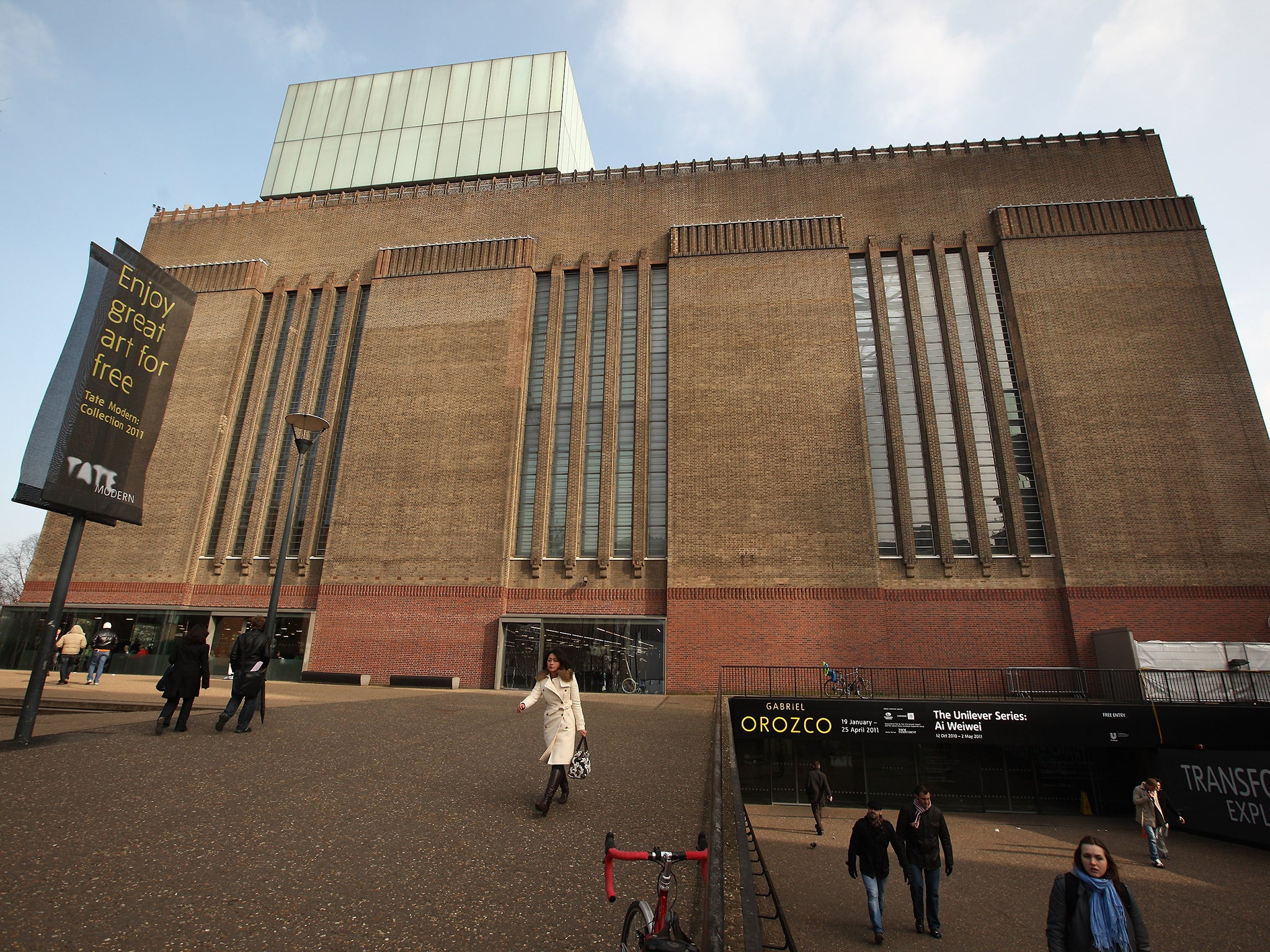 Picasso painting worth £20 million attacked at Tate Modern