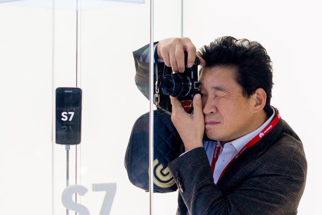 A man takes a picture of the Samsung Galaxy S7 at Mobile World Congress