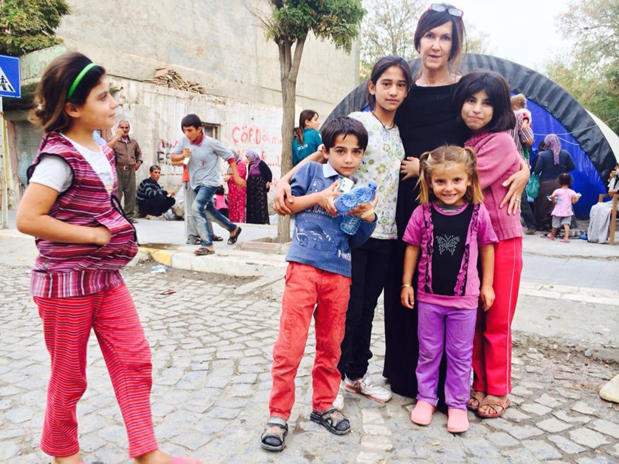 Vanessa with refugee children on the Turkish Riviera