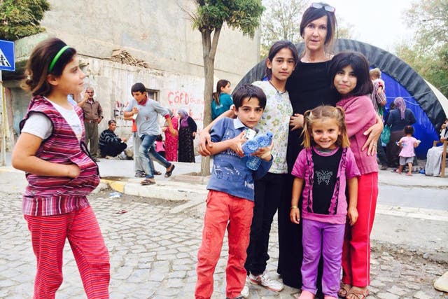 Vanessa with refugee children on the Turkish Riviera