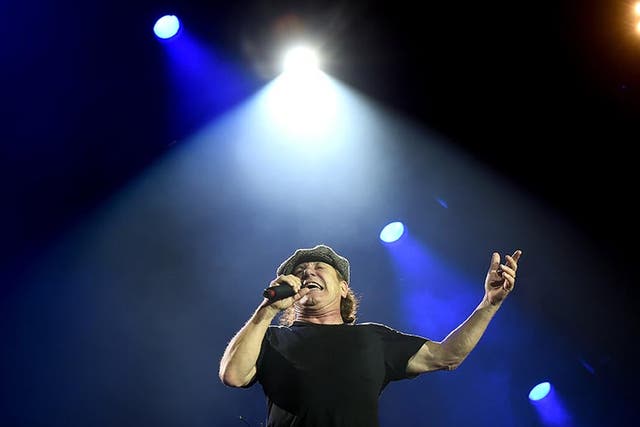 Brian Johnson performing with the band in LA in 2015