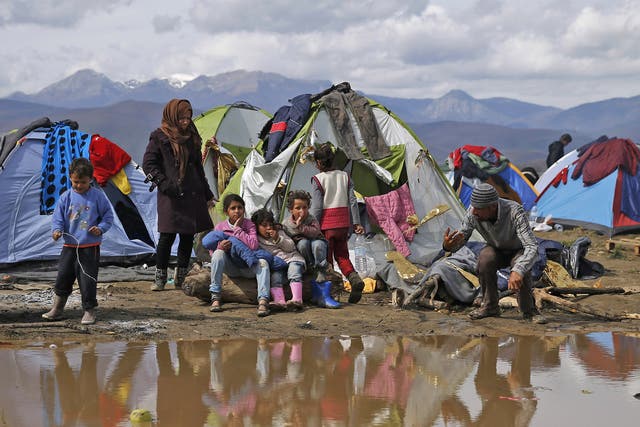 Refugees wait to cross the Greek-Macedonian border at Idomeni