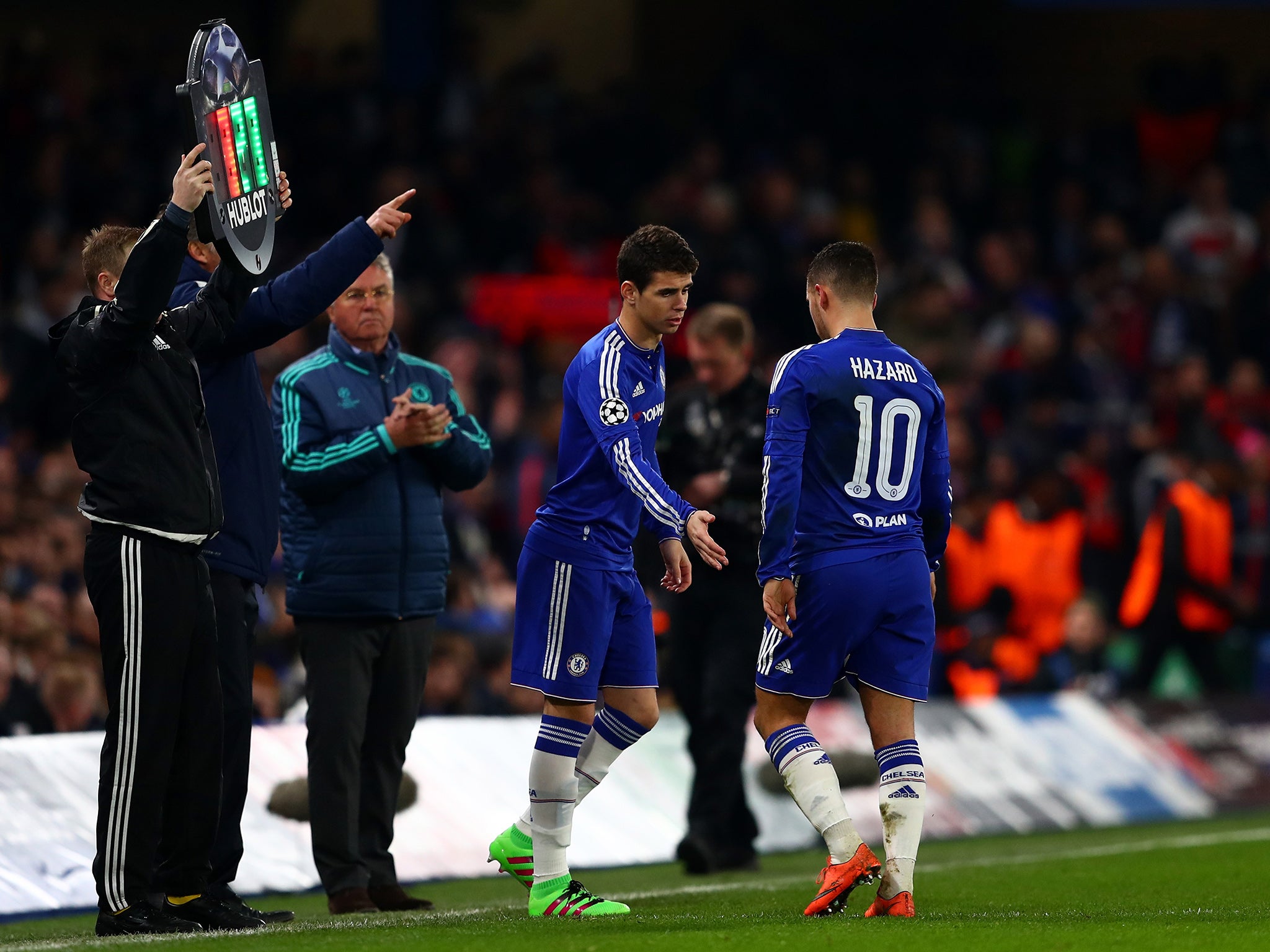 Eden Hazard is replaced by Oscar to cheers from the Chelsea crowd