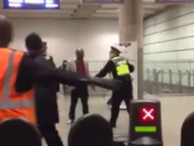 Police officers can be witnessed shouting for the man to get on the floor