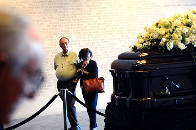 People pay their respects to Nancy Reagan at the Reagan Presidential Library in California