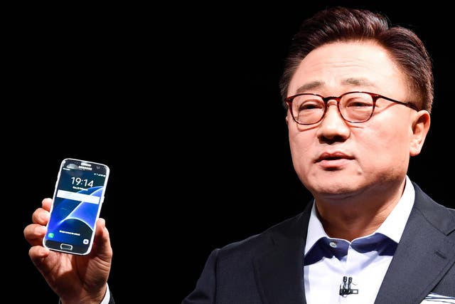 Samsung Mobile boss DJ Koh unveils the S7 at the launch event in Barcelona