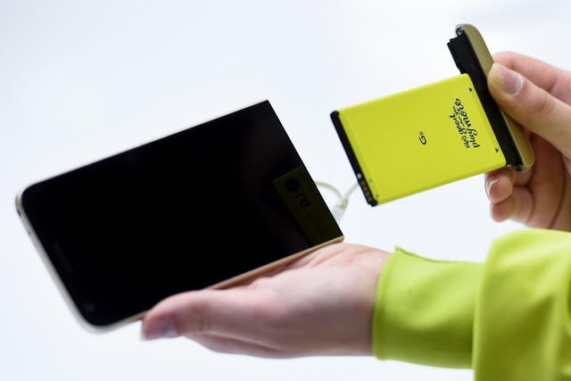 The LG G5's modular design is demonstrated at Mobile World Congress in February 2016