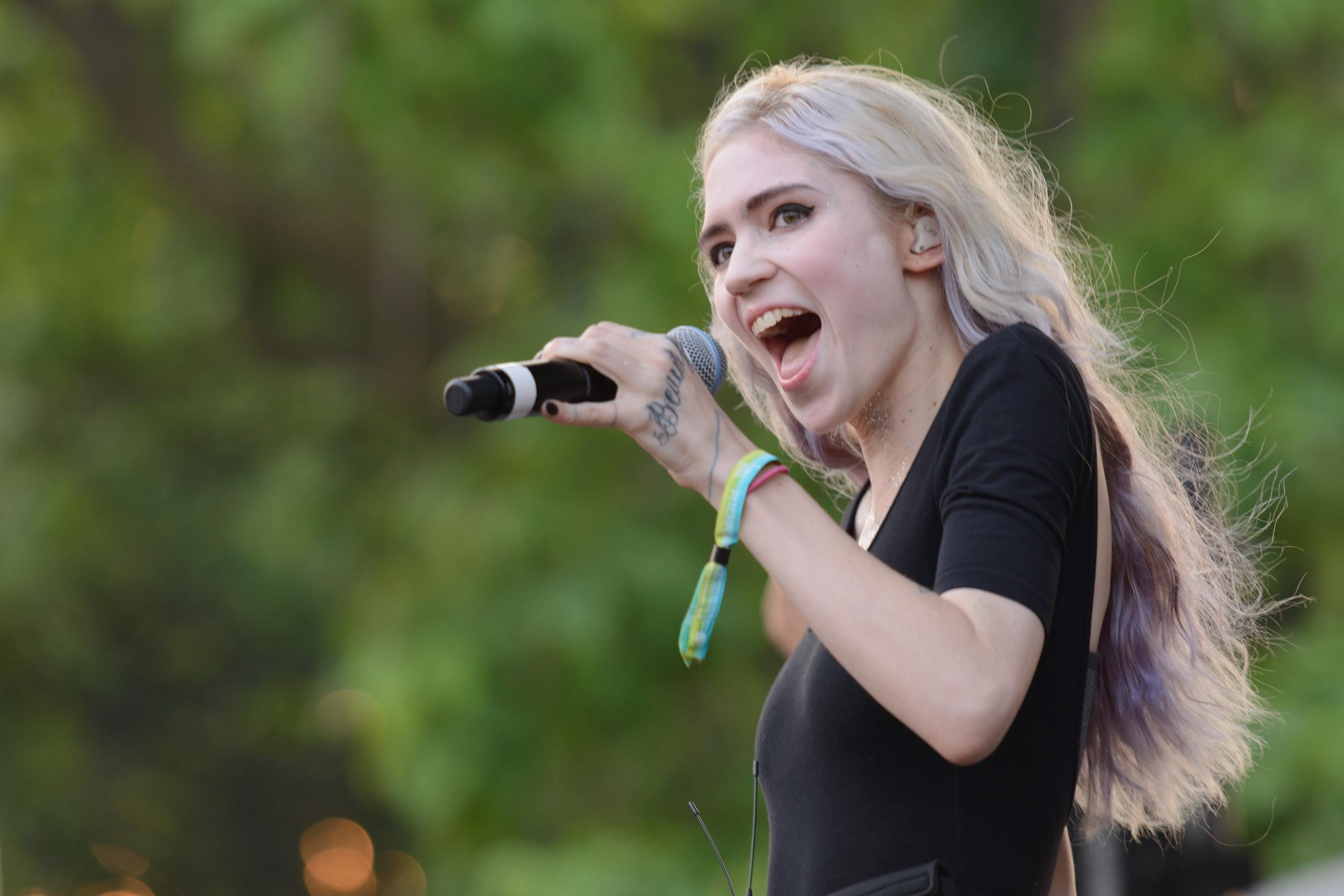 Grimes Rocks Blonde Locks at Music Festival - wide 9