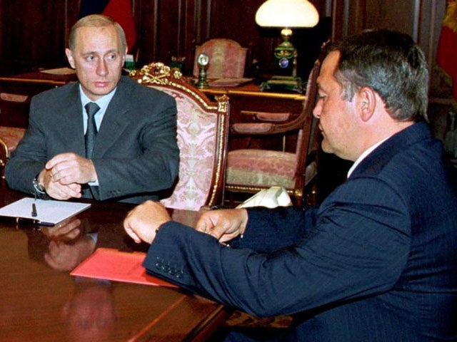 Vladimir Putin with Russia Today founder Mikhail Lesin, who was said to be on good terms with the President, in 2000