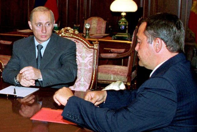 Vladimir Putin with Russia Today founder Mikhail Lesin, who was said to be on good terms with the President, in 2000