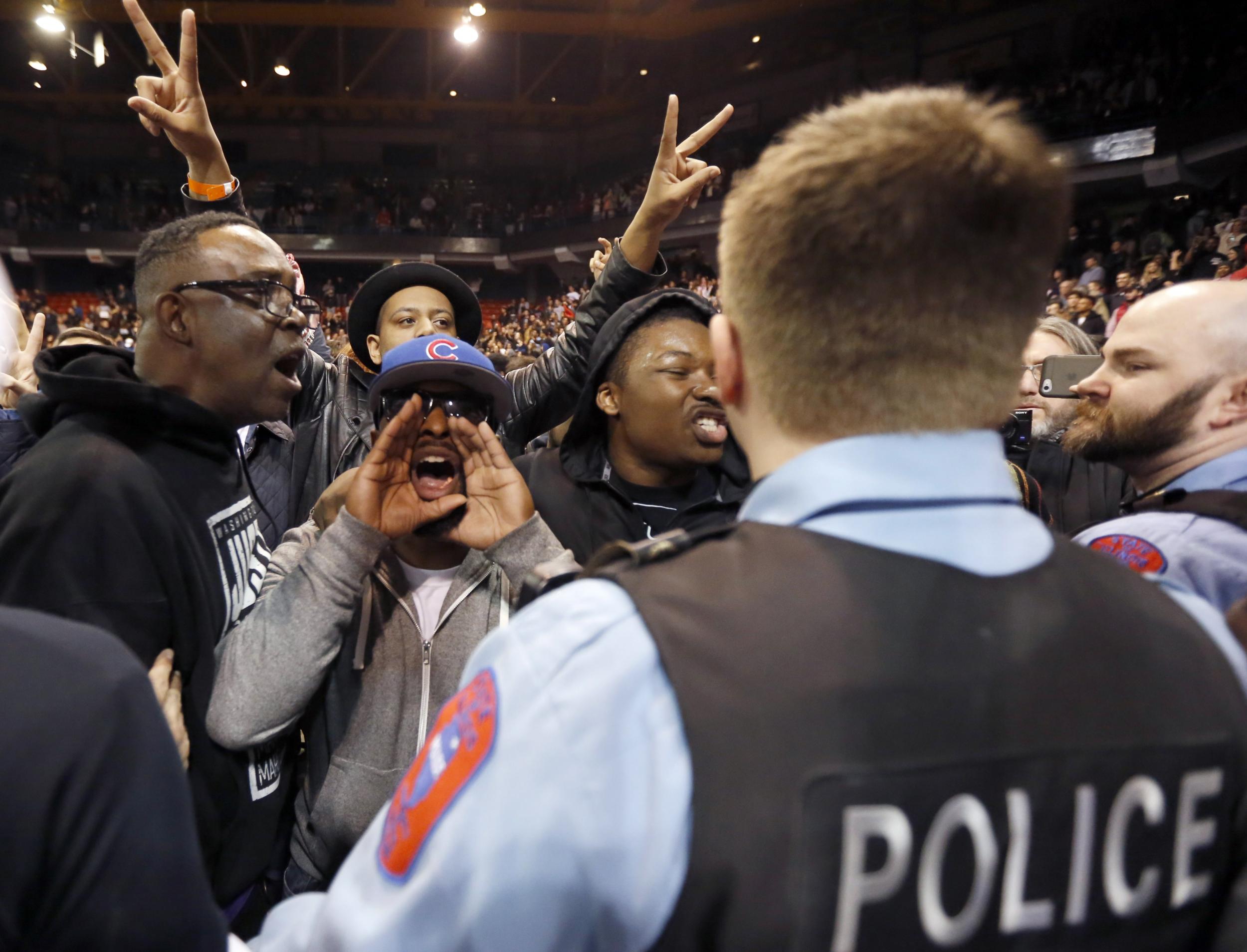 Police block anti-Trump protesters in Chicago