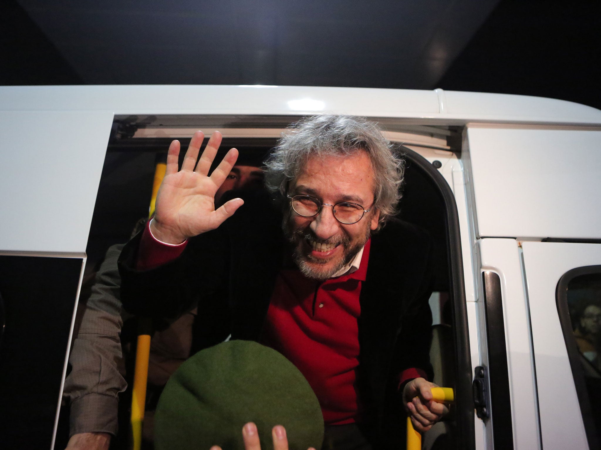 President Erdoğan has criticised Turkey's top court for releasing journalist Can Dündar, who has been charged with attempting to overthrow the government