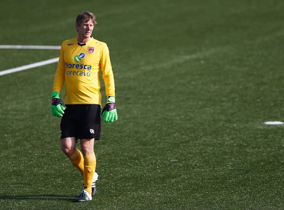 edwin van der sar manchester united legend    retirement