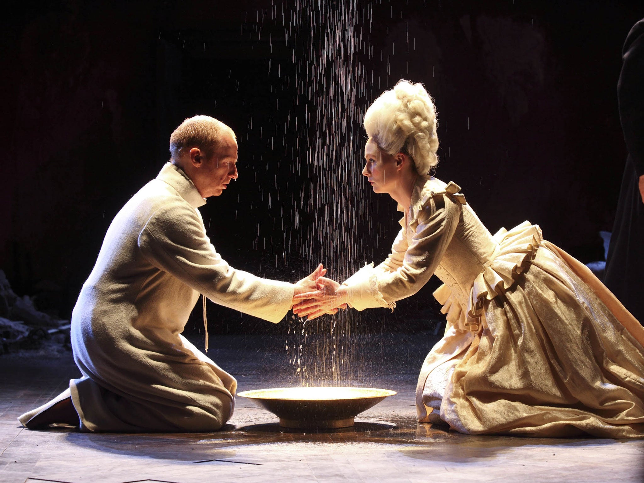 Jonathan Slinger as Macbeth and Aislin McGuckin as Lady Macbeth in the RSC’s 2000 production of ‘Macbeth’