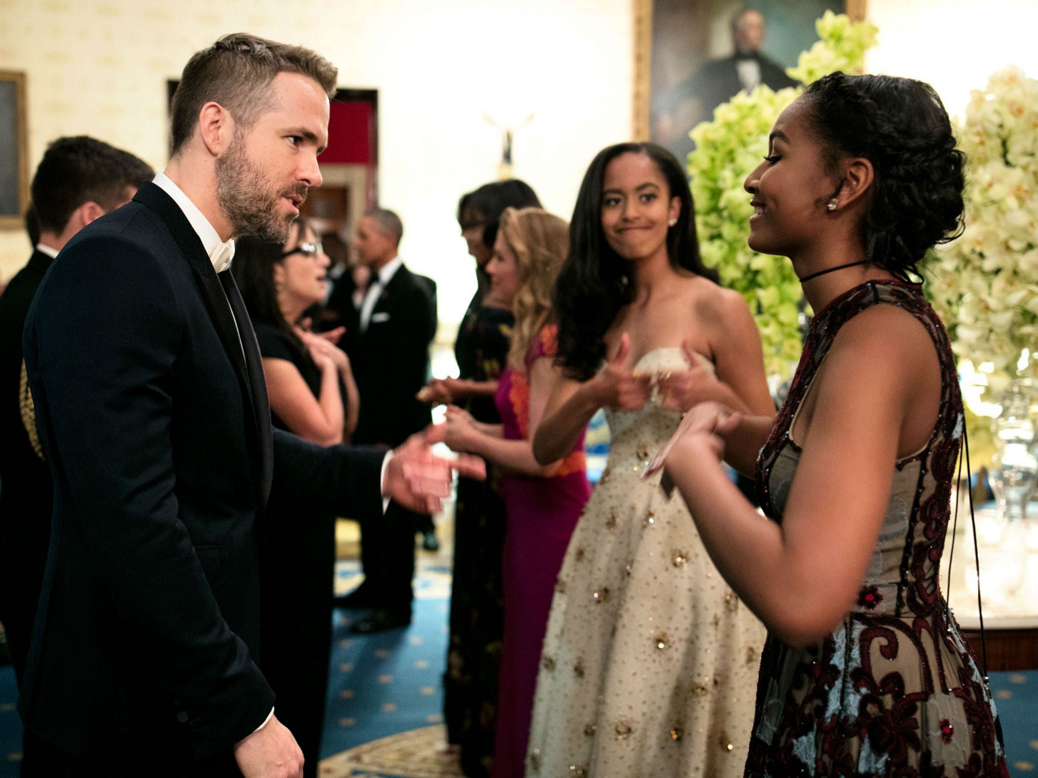 Ryan Reynolds talks with Sasha Obama at the White House