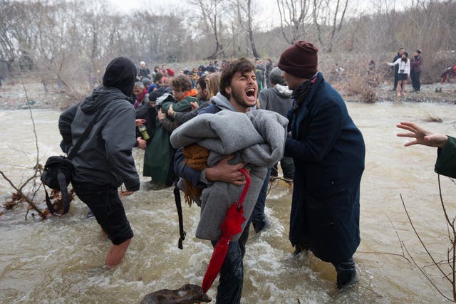 More than 1,000 refugees are reported to have attempted to cross into Macedonia 