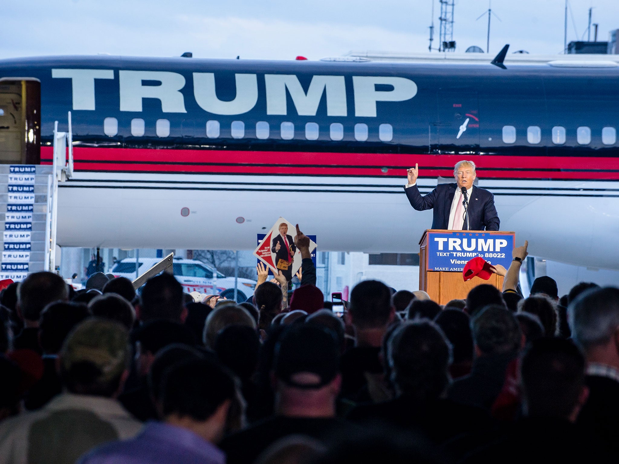 Donald Trump speaks to supporters at Youngstown Airport, Ohio