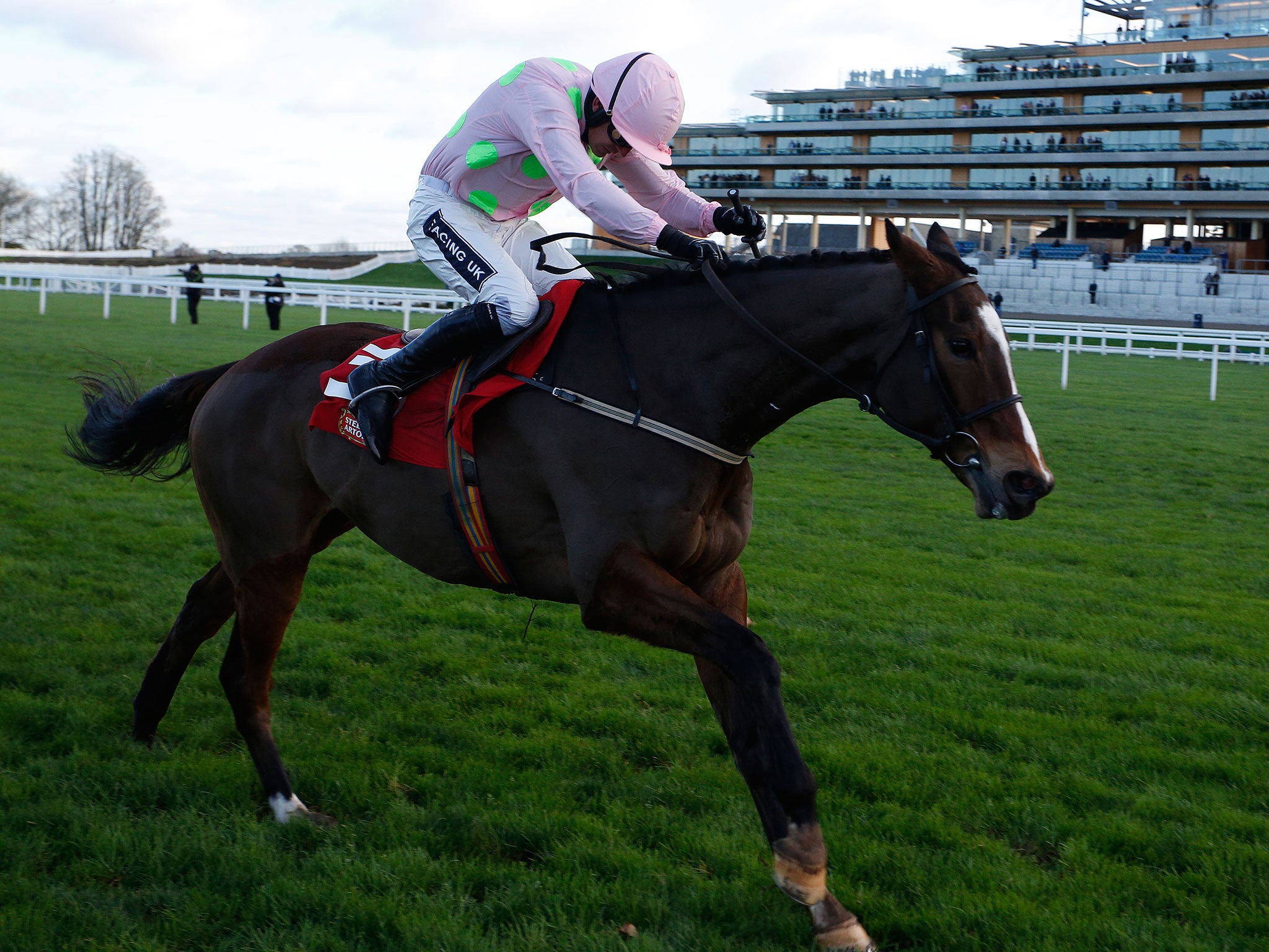 Vautour will run in the Ryanair Chase instead of the Gold Cup at the Cheltenham Festival