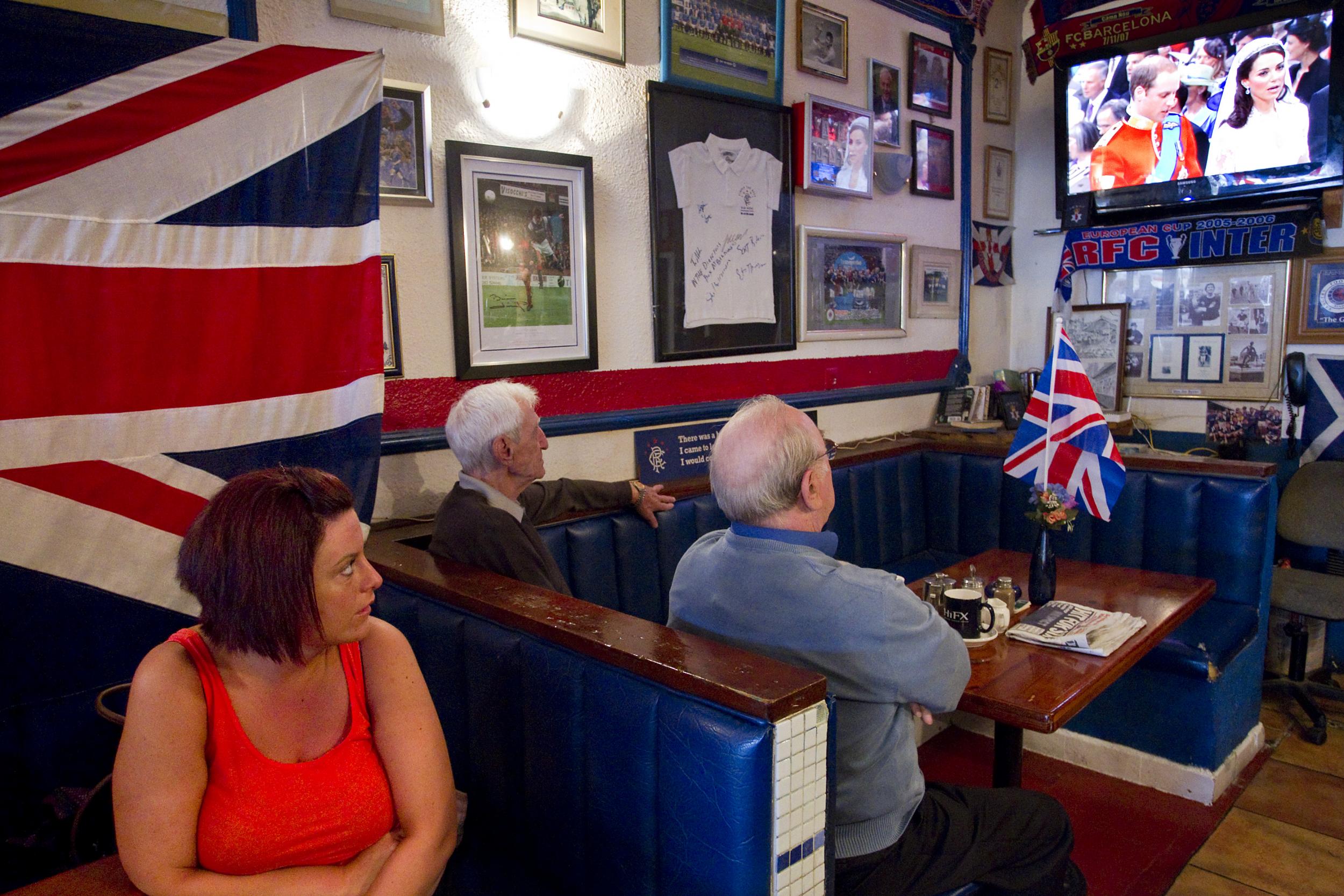 British expats watch the royal wedding in Spain