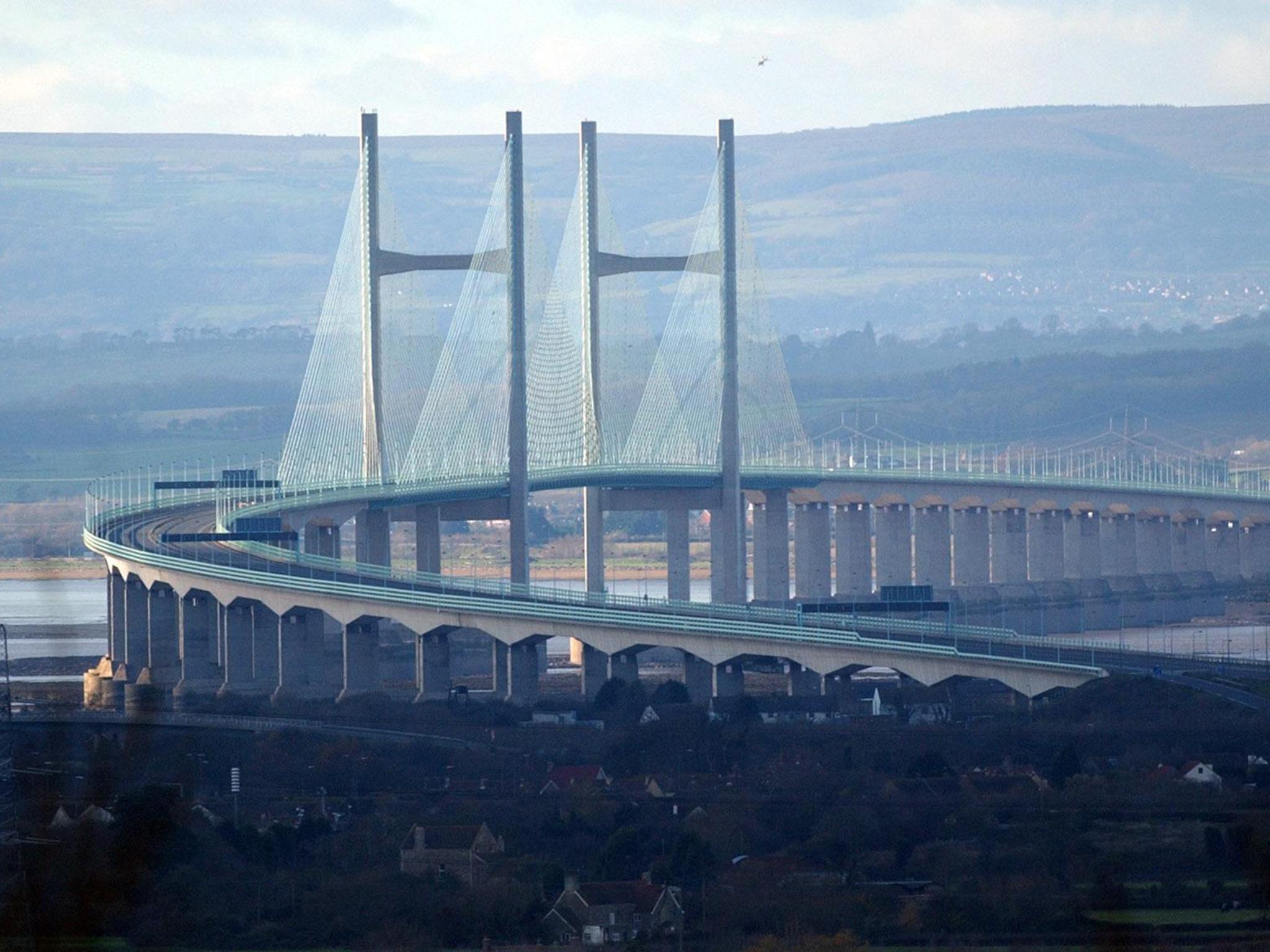 Tolls on the Severn Crossings between England and Wales are to be halved by 2018