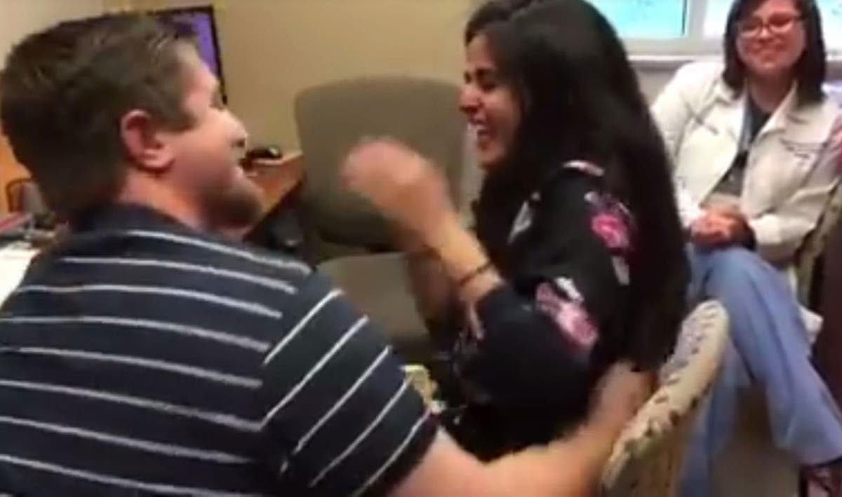 Smil Boy Sex Sanlyon Videos - Boyfriend proposes to deaf woman hearing for first time in emotional video  | The Independent | The Independent