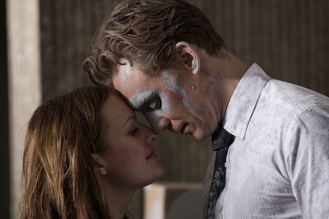 Tom Hiddleston and Elisabeth Moss in Ben Wheatley’s wildly ambitious ‘High-Rise’