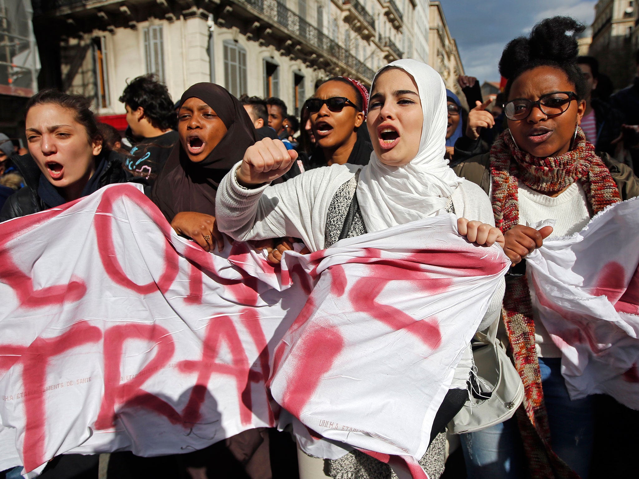 Students demonstrate over proposed reforms to French labour laws