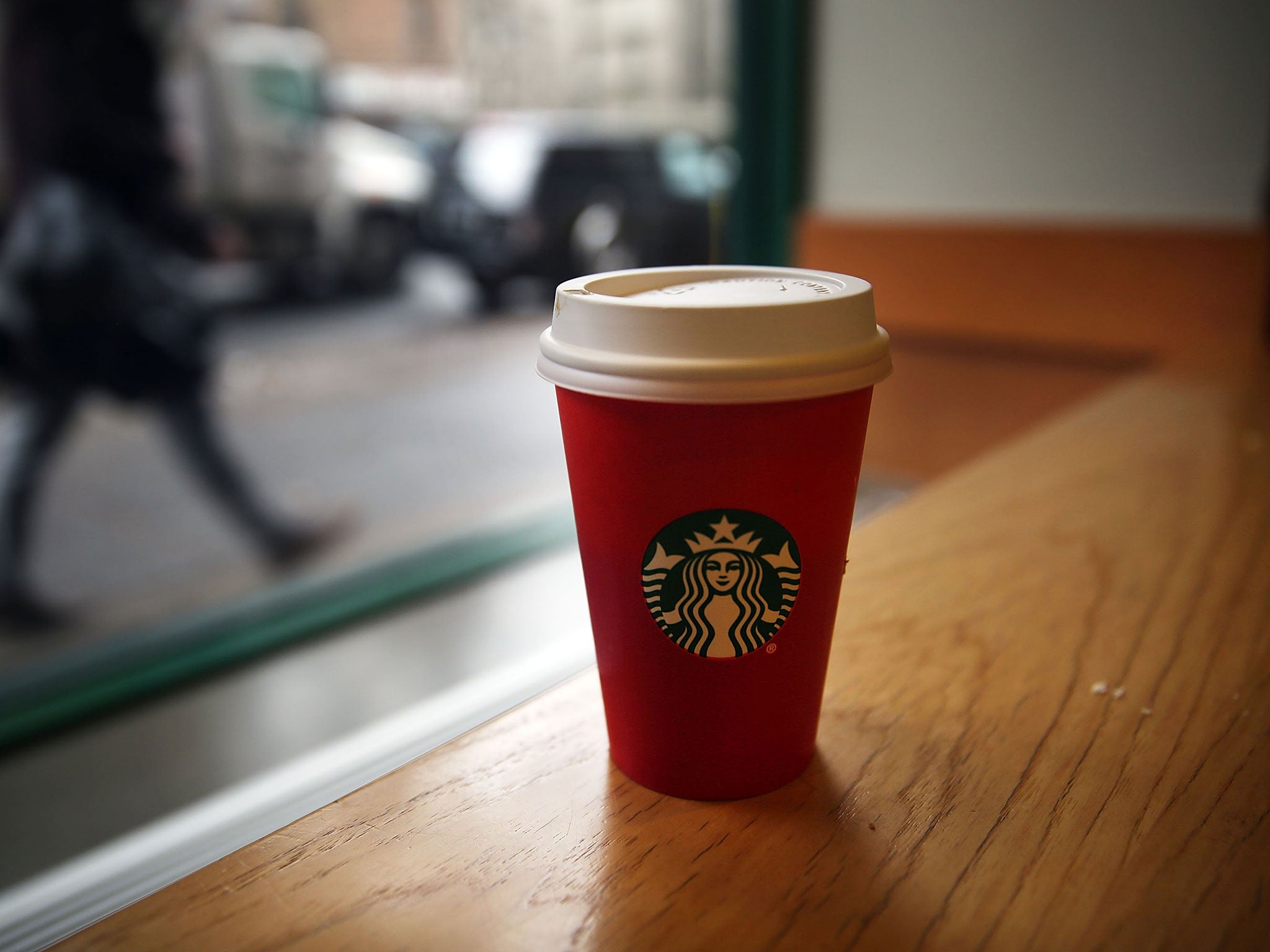 Starbucks Reusable Travel Cup To Go Coffee Cups Stock Photo - Alamy