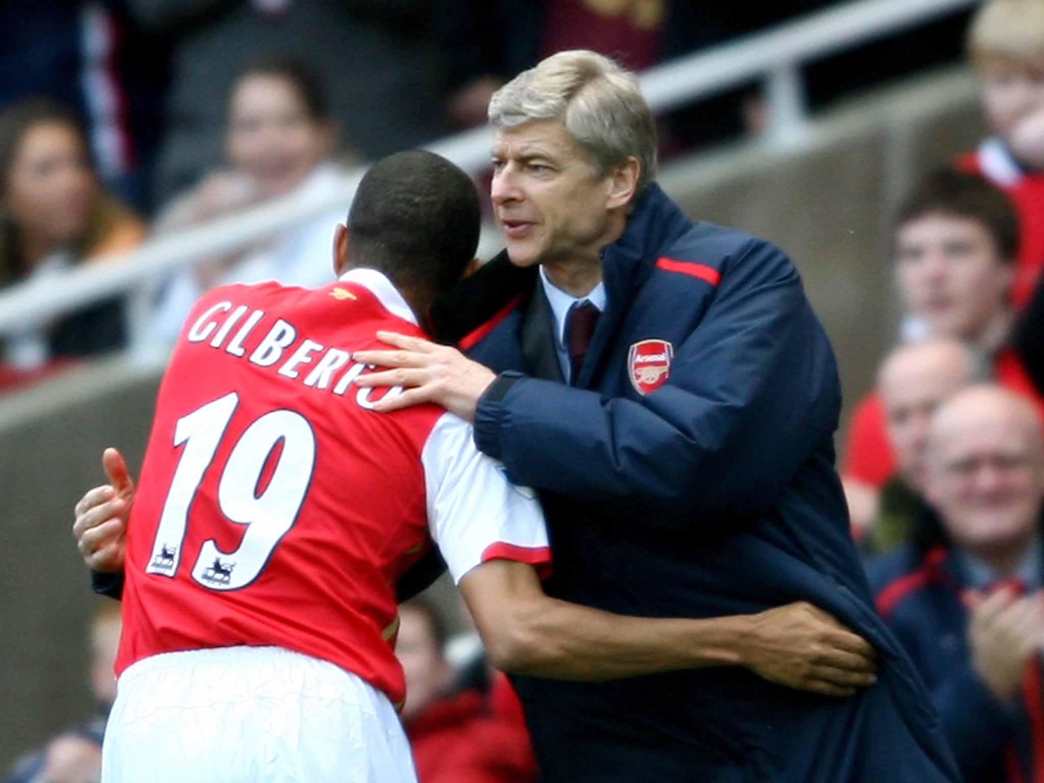 Gilberto Silva greets manager Arsene Wenger back in 2007