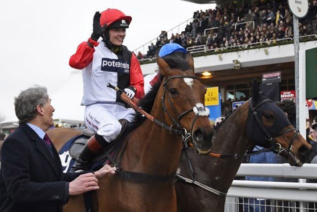 Victoria Pendleton waves to the crowd after finishing fifth on Pacha Du Polder