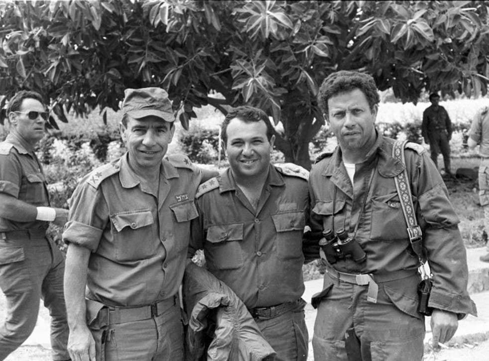 Dagan, centre, with  General Haim Nadel, left, and Brigadier General Yossi Ben Hanan, right, in Lebanon in 1982