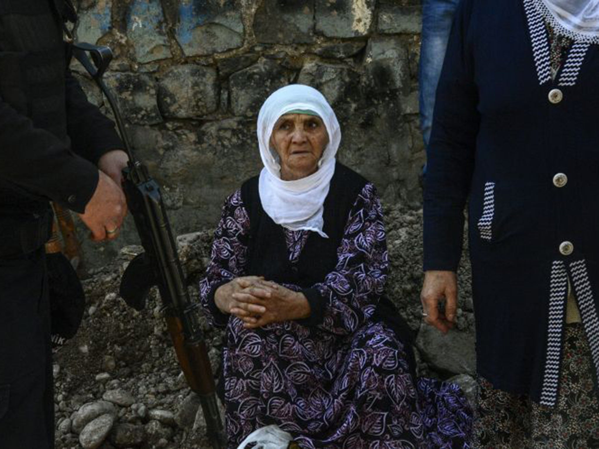 &#13;
An elderly Kurdish woman waits to be allowed back to her home in Sur &#13;