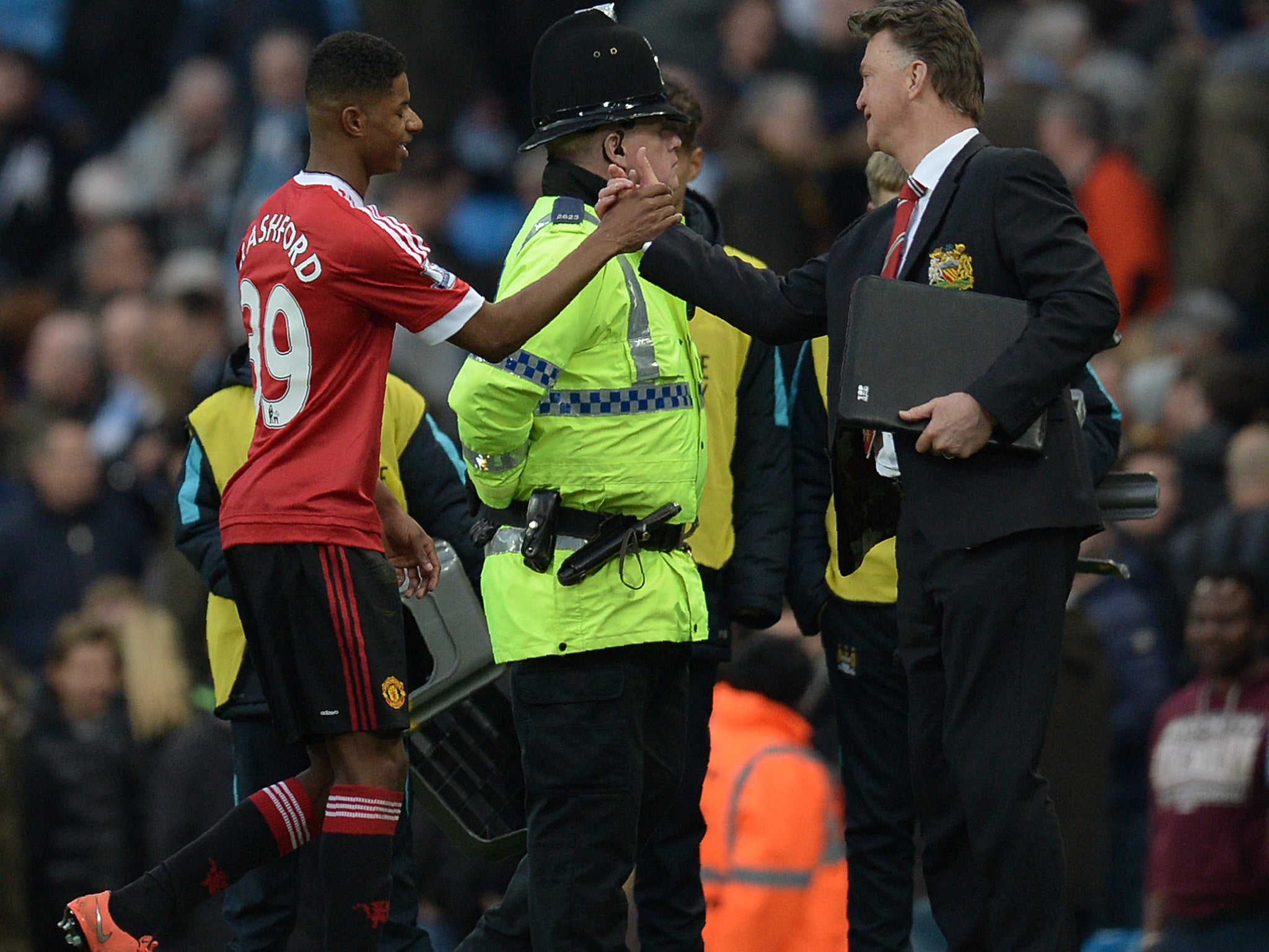 Marcus Rashford is congratulated by Louis van Gaal after the final whistle