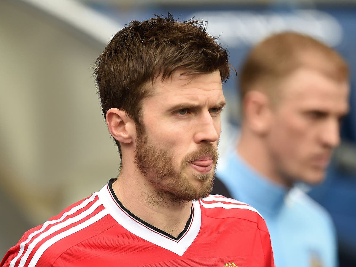 Michael Carrick: Manchester United midfielder admits he faces battle to ...